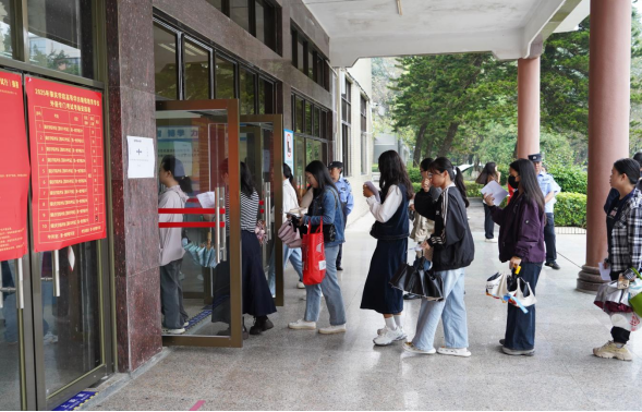 [2025-11-10] bevictor伟德举行2025年高等学历继续教育学位外语...